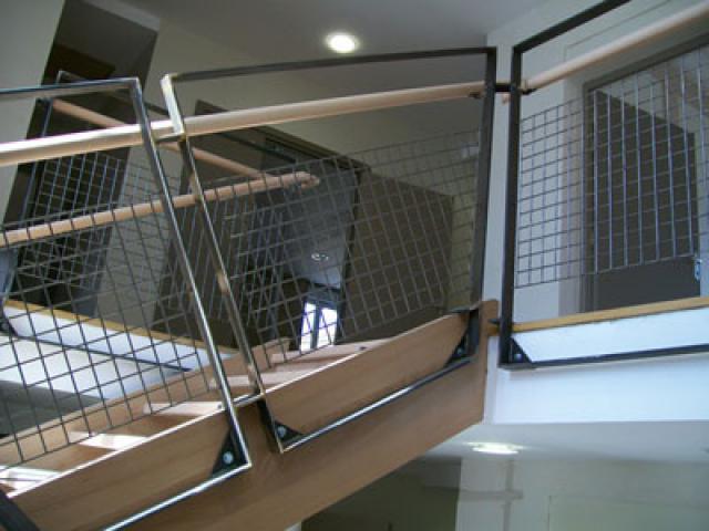 Chantier chef boutonne maison d'assiociations escalier metallique 17